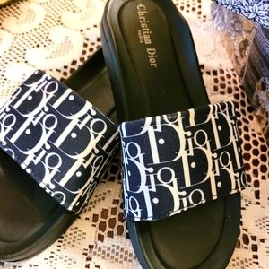 🎁CHRISTIAN DIOR 🎀 SLIDES, SERIAL# ON BACK